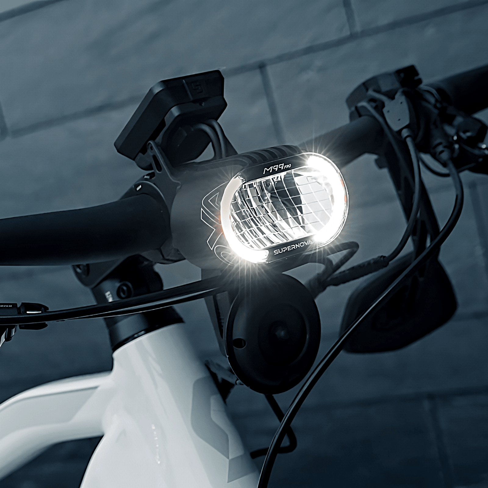 Supernova M99 PRO Frontlykt (24-60V DC) - ebiketech