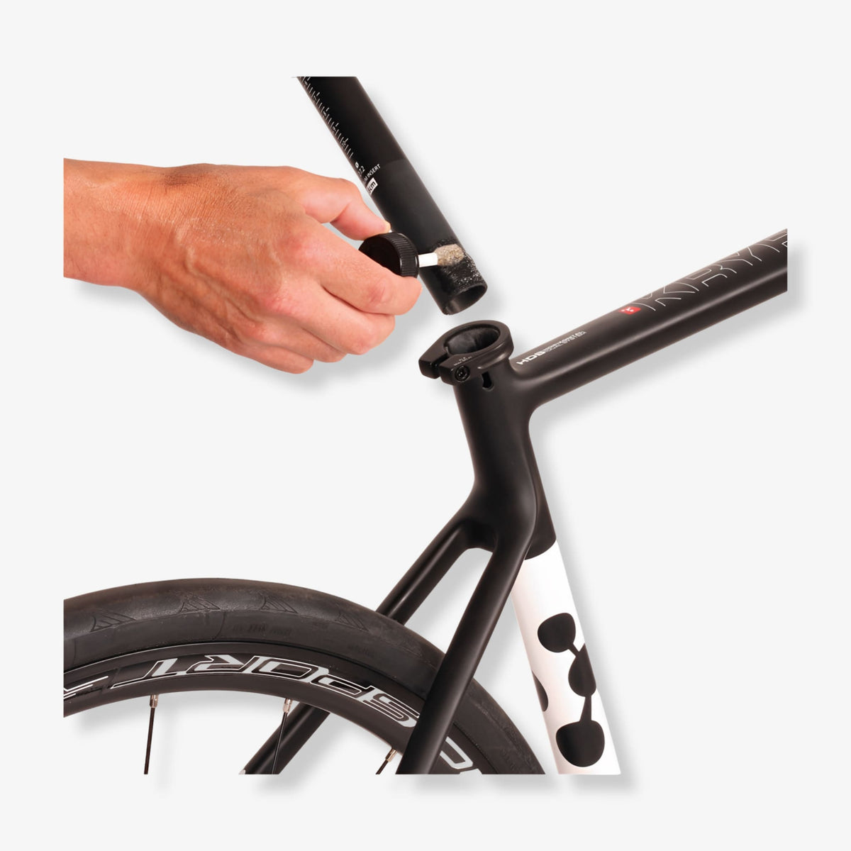 Cyclus Tools Carbon Grip Pasta - 30 G Brush -In Cap Dispenser - ebiketech