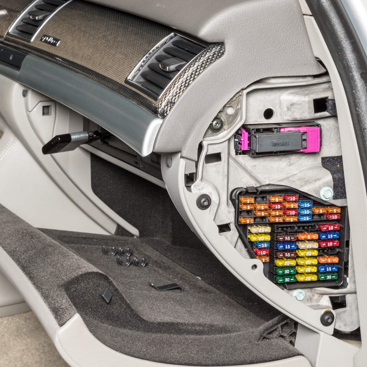 Strømuttak med Medium flatstift sikring 19x20mm (velg ønsket sikringsstørrelse) - ebiketech